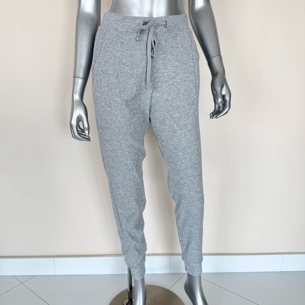 ALO Yoga women grey sweatpants size S